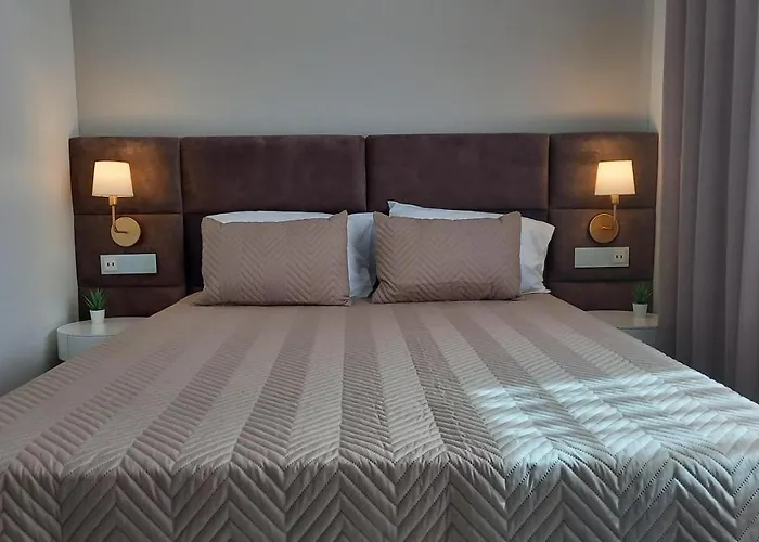 Seven Seas Apartments